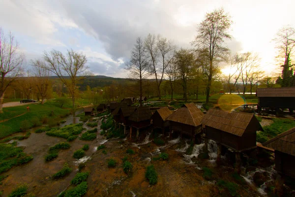 Kleine Houten Molens Gebouwd Boven Watervallen Jajce Bosnië Herzegovina — Stockfoto