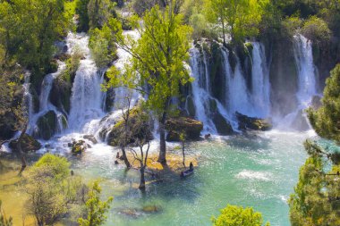 Bosna-Hersek 'teki Trebizat Nehri üzerindeki Kravice şelalesi