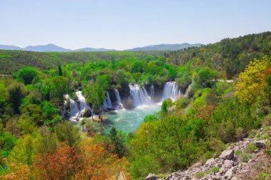 Kravice Şelaleleri, Bosna-Hersek 'te bir Doğa Mucizesi. Kravice şelaleleri, orijinal adıyla Kravica şelaleleri, Sovyetler Birliği 'nin en güzel doğal alanlarından biridir.