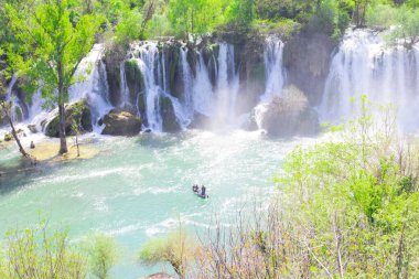 Kravice Şelaleleri, Bosna-Hersek 'te bir Doğa Mucizesi. Kravice şelaleleri, orijinal adıyla Kravica şelaleleri, Sovyetler Birliği 'nin en güzel doğal alanlarından biridir.