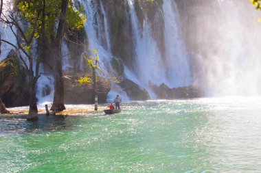 Kravice Şelaleleri, Bosna-Hersek 'te bir Doğa Mucizesi. Kravice şelaleleri, orijinal adıyla Kravica şelaleleri, Sovyetler Birliği 'nin en güzel doğal alanlarından biridir.