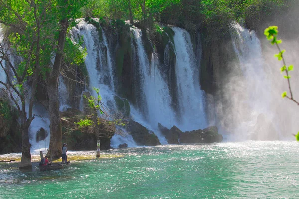 Kravice Şelaleleri, Bosna-Hersek 'te bir Doğa Mucizesi. Kravice şelaleleri, orijinal adıyla Kravica şelaleleri, Sovyetler Birliği 'nin en güzel doğal alanlarından biridir.