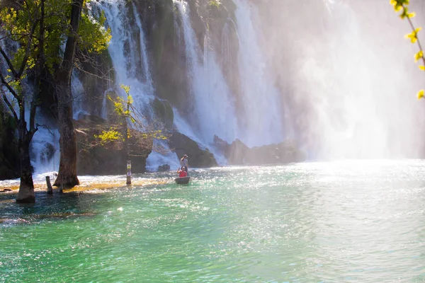 Kravice Şelaleleri, Bosna-Hersek 'te bir Doğa Mucizesi. Kravice şelaleleri, orijinal adıyla Kravica şelaleleri, Sovyetler Birliği 'nin en güzel doğal alanlarından biridir.