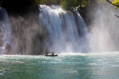 Kravice Şelaleleri, Bosna-Hersek 'te bir Doğa Mucizesi. Kravice şelaleleri, orijinal adıyla Kravica şelaleleri, Sovyetler Birliği 'nin en güzel doğal alanlarından biridir.