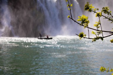 Kravice Şelaleleri, Bosna-Hersek 'te bir Doğa Mucizesi. Kravice şelaleleri, orijinal adıyla Kravica şelaleleri, Sovyetler Birliği 'nin en güzel doğal alanlarından biridir.