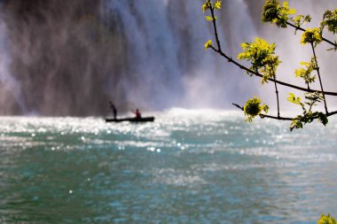 Kravice Şelaleleri, Bosna-Hersek 'te bir Doğa Mucizesi. Kravice şelaleleri, orijinal adıyla Kravica şelaleleri, Sovyetler Birliği 'nin en güzel doğal alanlarından biridir.