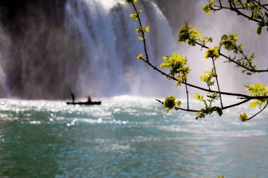 Kravice Şelaleleri, Bosna-Hersek 'te bir Doğa Mucizesi. Kravice şelaleleri, orijinal adıyla Kravica şelaleleri, Sovyetler Birliği 'nin en güzel doğal alanlarından biridir.