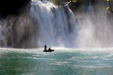 Kravice Şelaleleri, Bosna-Hersek 'te bir Doğa Mucizesi. Kravice şelaleleri, orijinal adıyla Kravica şelaleleri, Sovyetler Birliği 'nin en güzel doğal alanlarından biridir.
