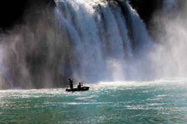 Kravice Şelaleleri, Bosna-Hersek 'te bir Doğa Mucizesi. Kravice şelaleleri, orijinal adıyla Kravica şelaleleri, Sovyetler Birliği 'nin en güzel doğal alanlarından biridir.