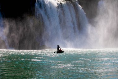 Kravice Şelaleleri, Bosna-Hersek 'te bir Doğa Mucizesi. Kravice şelaleleri, orijinal adıyla Kravica şelaleleri, Sovyetler Birliği 'nin en güzel doğal alanlarından biridir.