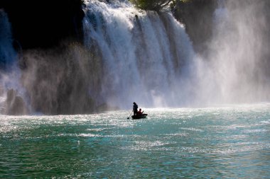 Kravice Şelaleleri, Bosna-Hersek 'te bir Doğa Mucizesi. Kravice şelaleleri, orijinal adıyla Kravica şelaleleri, Sovyetler Birliği 'nin en güzel doğal alanlarından biridir.