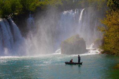 Kravice Şelaleleri, Bosna-Hersek 'te bir Doğa Mucizesi. Kravice şelaleleri, orijinal adıyla Kravica şelaleleri, Sovyetler Birliği 'nin en güzel doğal alanlarından biridir.