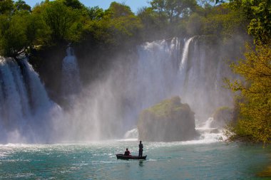 Kravice Şelaleleri, Bosna-Hersek 'te bir Doğa Mucizesi. Kravice şelaleleri, orijinal adıyla Kravica şelaleleri, Sovyetler Birliği 'nin en güzel doğal alanlarından biridir.