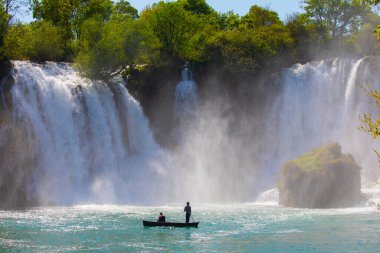 Kravice Şelaleleri, Bosna-Hersek 'te bir Doğa Mucizesi. Kravice şelaleleri, orijinal adıyla Kravica şelaleleri, Sovyetler Birliği 'nin en güzel doğal alanlarından biridir.