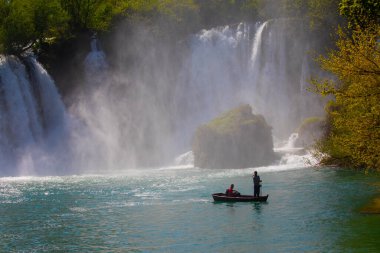 Kravice Şelaleleri, Bosna-Hersek 'te bir Doğa Mucizesi. Kravice şelaleleri, orijinal adıyla Kravica şelaleleri, Sovyetler Birliği 'nin en güzel doğal alanlarından biridir.