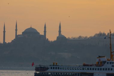 İstanbul Büyükşehir Manzarası, Bakire Kulesi, Ayasofya, Sultanahmet Camii.