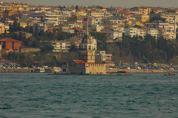 伊斯坦布尔都市景观 Maiden Tower Hagia Sophia Sultanahmet清真寺 — 图库照片