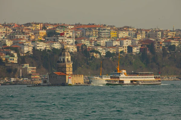 伊斯坦布尔都市景观 Maiden Tower Hagia Sophia Sultanahmet清真寺 — 图库照片