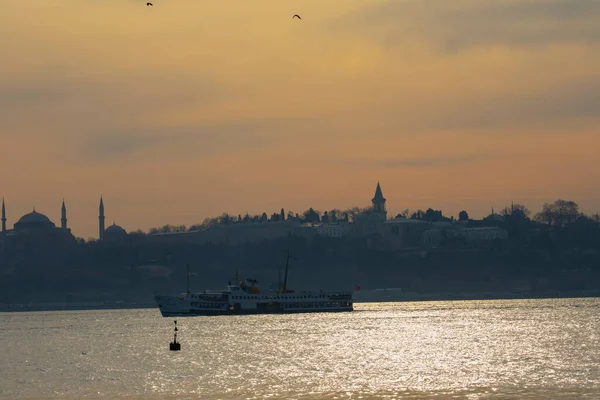 Storstadsutsikt Över Istanbul Jungfrutornet Hagia Sophia Sultanahmet Moskén — Stockfoto