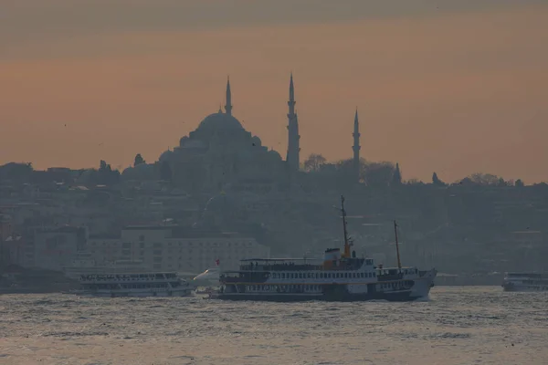 Storstadsutsikt Över Istanbul Jungfrutornet Hagia Sophia Sultanahmet Moskén — Stockfoto