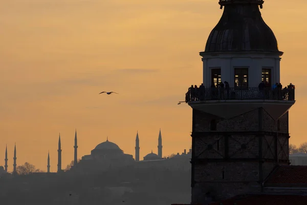 伊斯坦布尔都市景观 Maiden Tower Hagia Sophia Sultanahmet清真寺 — 图库照片