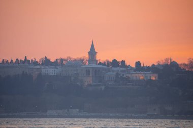 Camiler, feribotlar, deniz, köprü, bakire kulesi, İstanbul 'un en güzel manzarası, gün batımı.