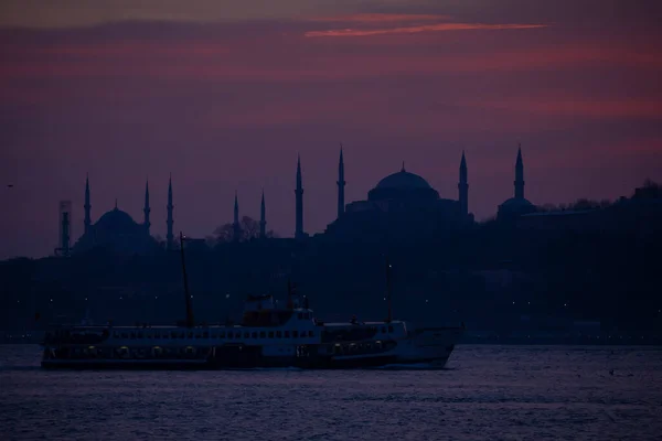 Moskéer Färjor Hav Bro Jungfrutorn Den Vackraste Utsikten Över Istanbul — Stockfoto