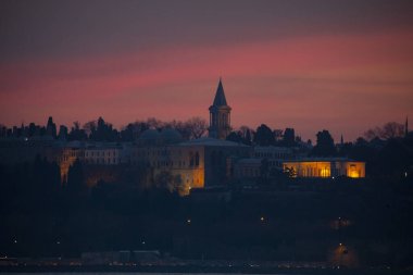 Camiler, feribotlar, deniz, köprü, bakire kulesi, İstanbul 'un en güzel manzarası, gün batımı.