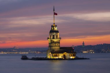 Camiler, feribotlar, deniz, köprü, bakire kulesi, İstanbul 'un en güzel manzarası, gün batımı.