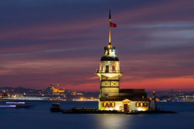 Camiler, feribotlar, deniz, köprü, bakire kulesi, İstanbul 'un en güzel manzarası, gün batımı.