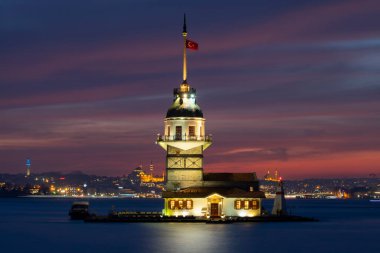 Camiler, feribotlar, deniz, köprü, bakire kulesi, İstanbul 'un en güzel manzarası, gün batımı.