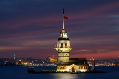 Camiler, feribotlar, deniz, köprü, bakire kulesi, İstanbul 'un en güzel manzarası, gün batımı.