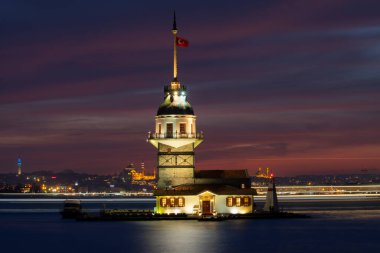 Camiler, feribotlar, deniz, köprü, bakire kulesi, İstanbul 'un en güzel manzarası, gün batımı.