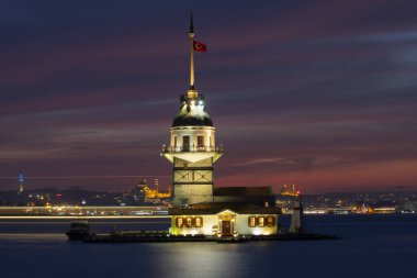 Camiler, feribotlar, deniz, köprü, bakire kulesi, İstanbul 'un en güzel manzarası, gün batımı.