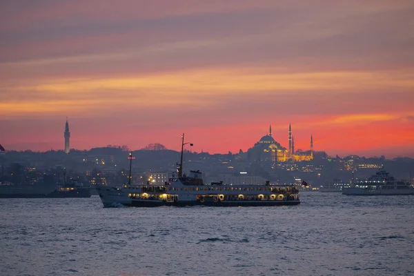 Moskeer Færger Hav Bro Jomfrutårn Den Smukkeste Udsigt Istanbul Solnedgang - Stock-foto