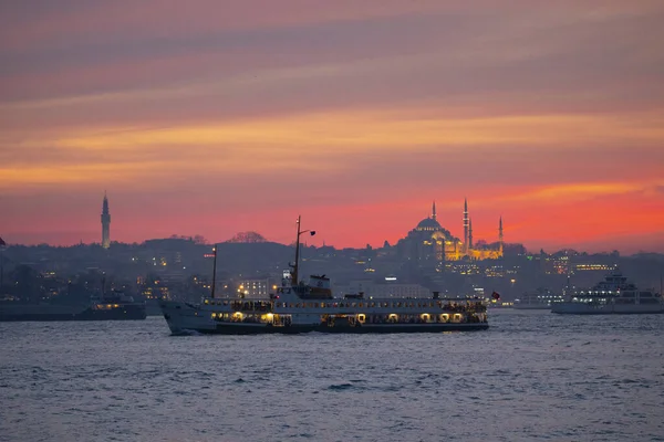 Moskeer Færger Hav Bro Jomfrutårn Den Smukkeste Udsigt Istanbul Solnedgang - Stock-foto