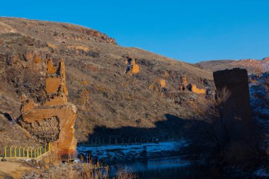 Tarihi Ani Harabeleri ve Kış Manzaraları, Kars, Türkiye. Doğu, kapı..