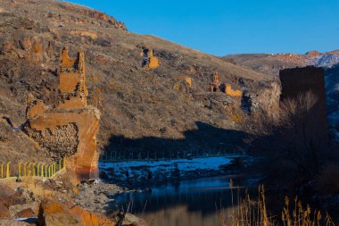 Tarihi Ani Harabeleri ve Kış Manzaraları, Kars, Türkiye. Doğu, kapı..