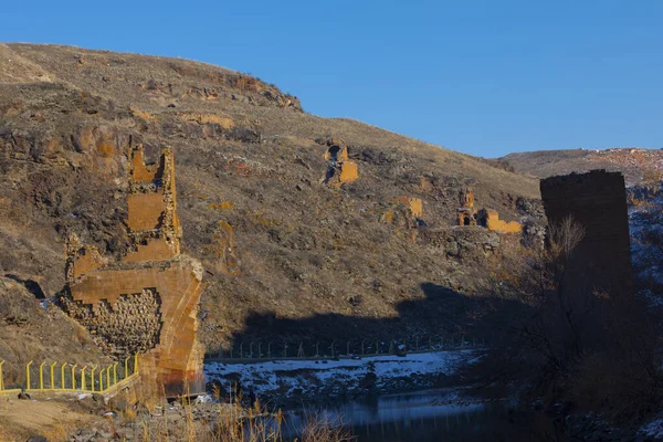 Tarihi Ani Harabeleri ve Kış Manzaraları, Kars, Türkiye. Doğu, kapı..
