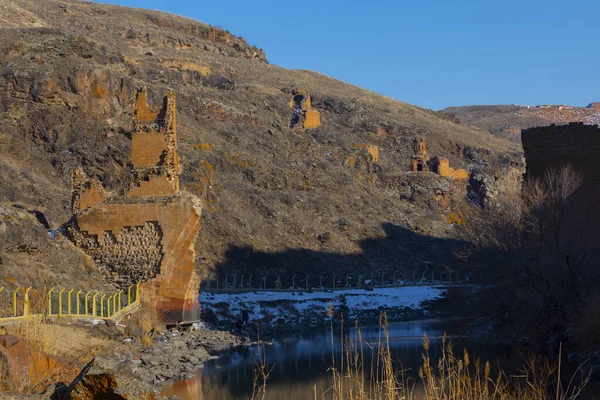 Tarihi Ani Harabeleri ve Kış Manzaraları, Kars, Türkiye. Doğu, kapı..