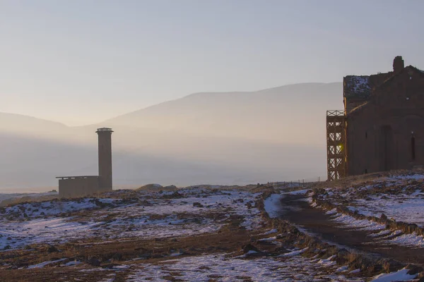 Ξαφνικά Ερείπια Και Αρμενικά Σύνορα Τέλειο Ηλιοβασίλεμα — Φωτογραφία Αρχείου