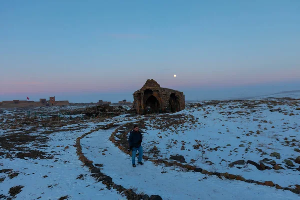 突然の廃墟とアルメニアの国境完璧な日没 — ストック写真