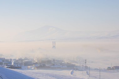 Nehir sınırı, sağ taraf Ermenistan ve sol taraf acı şehri