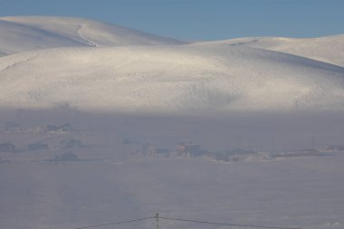 Nehir sınırı, sağ taraf Ermenistan ve sol taraf acı şehri