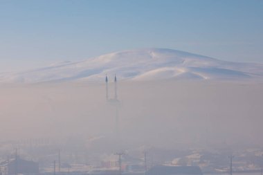 Nehir sınırı, sağ taraf Ermenistan ve sol taraf acı şehri