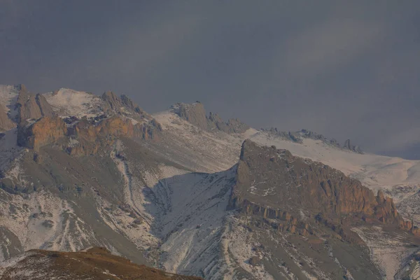 View Ishak Pasha Palace Snowed Mountains Views Dogubayazit Turkey — Stock Photo, Image