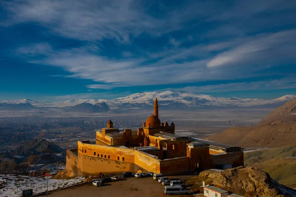 Vista Palácio Ishak Pasha Com Montanhas Nevadas Vistas Sobre Dogubayazit — Fotografia de Stock