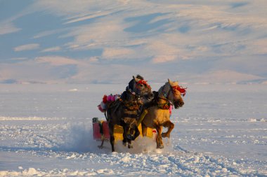 Şeytan Şatosu Ardahan, cildir gölü ve kar.