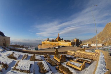 Ishak Paşa Sarayı ve Mount Pain View / Doubeyazt - Türkiye.
