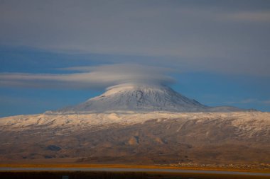 Ishak Paşa Sarayı ve Mount Pain View / Doubeyazt - Türkiye.